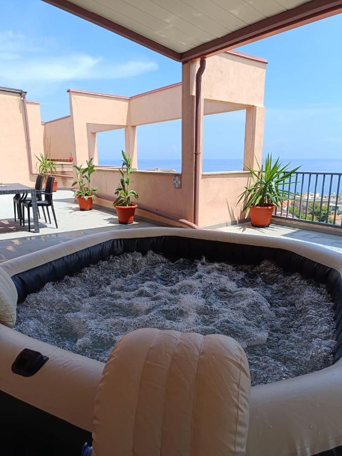 Attico Vista Mare Con Terrazza E Spa Riscaldata Санто-Стефано-ді-Камастра Екстер'єр фото