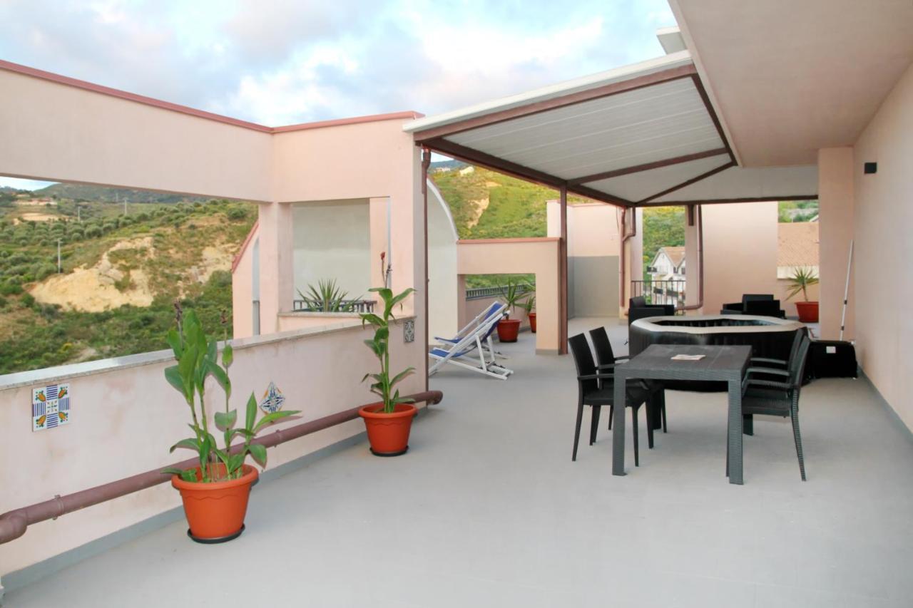 Attico Vista Mare Con Terrazza E Spa Riscaldata Санто-Стефано-ді-Камастра Екстер'єр фото