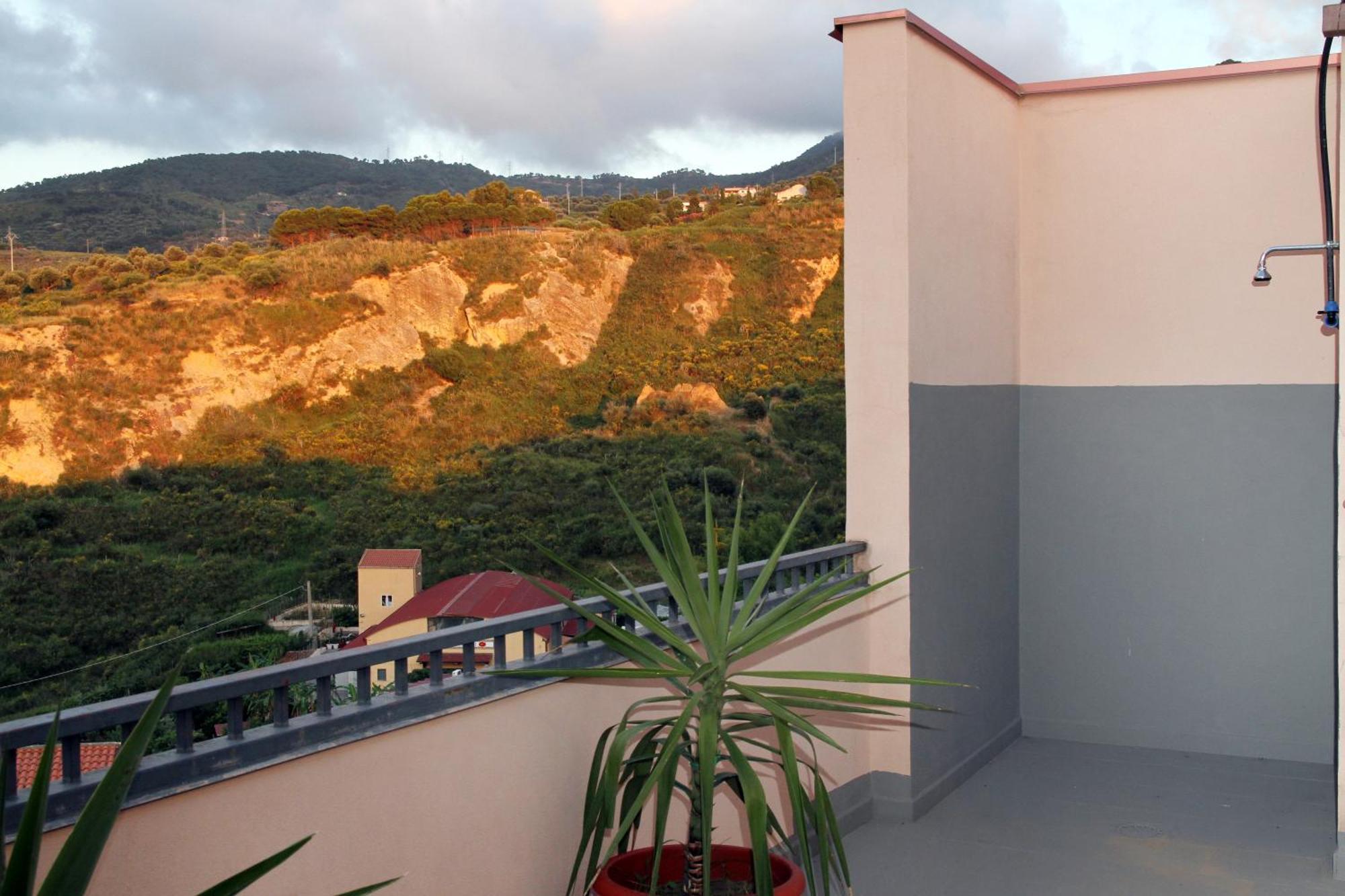 Attico Vista Mare Con Terrazza E Spa Riscaldata Санто-Стефано-ді-Камастра Екстер'єр фото